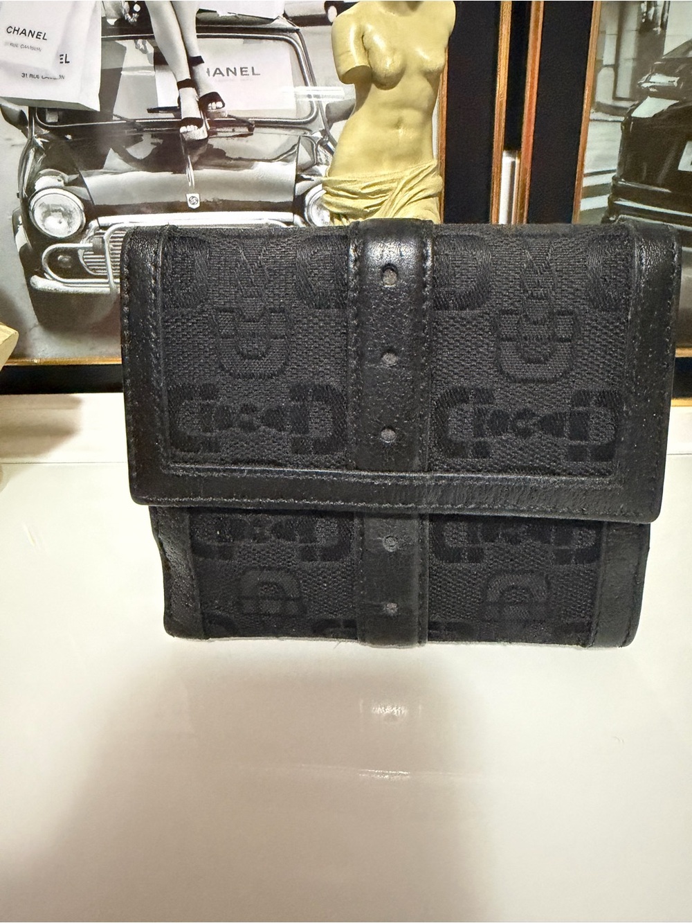 Authentic Gucci Black Signature wallet with Gold Snap. Free COA,insert,chain. - Picture 3 of 17